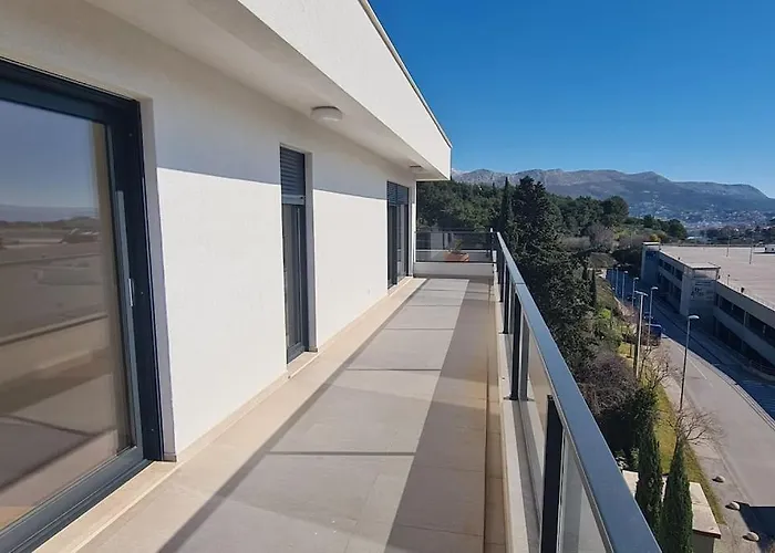 Ilari - Exclusive, Luxury Penthouse 100M2 & Private Garage